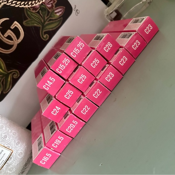 Jeffree Star Magic Star concealers - Picture 5 of 7